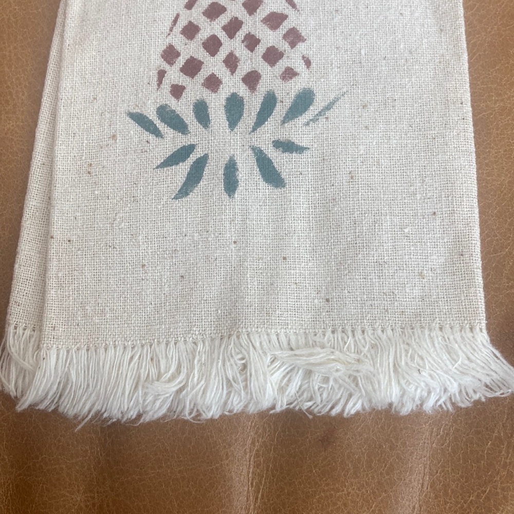 Rustic Beige Tea Towel with stenciled pineapple Design 1980s vintage - Picture 4 of 6